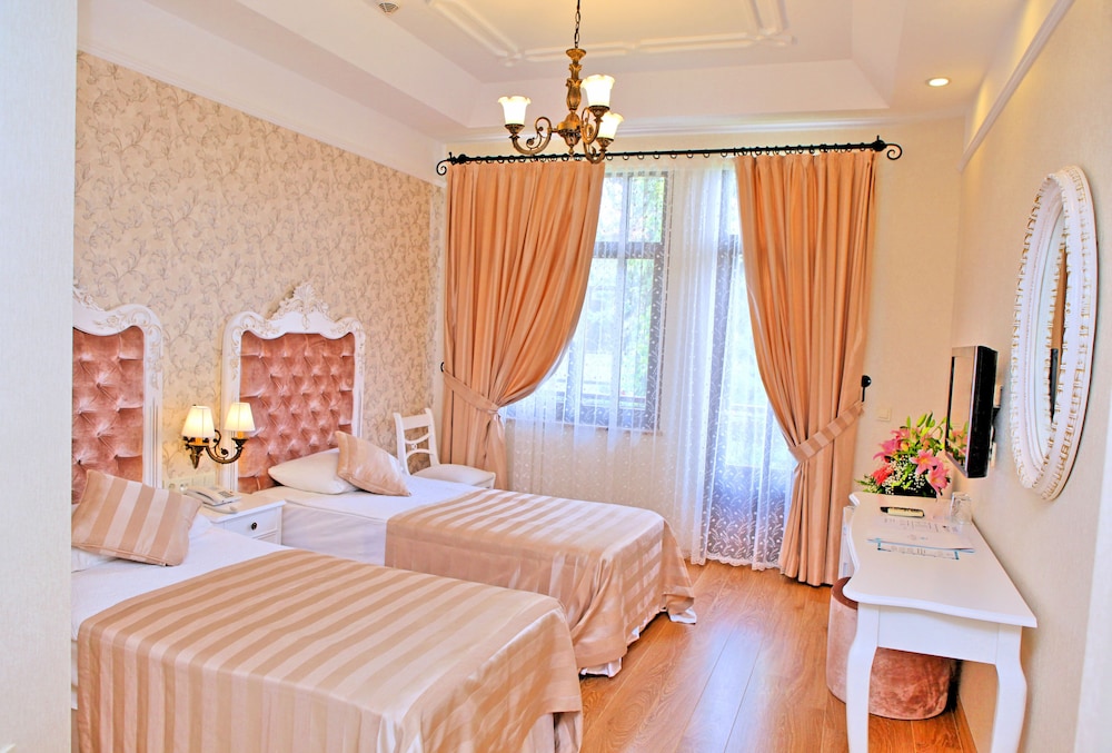 DELUXE, DOUBLE OR TWIN BED, BALCONY