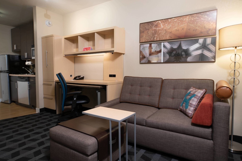 TownePlace Suites Republic Airport Long Island/Farmingdale 24/37
