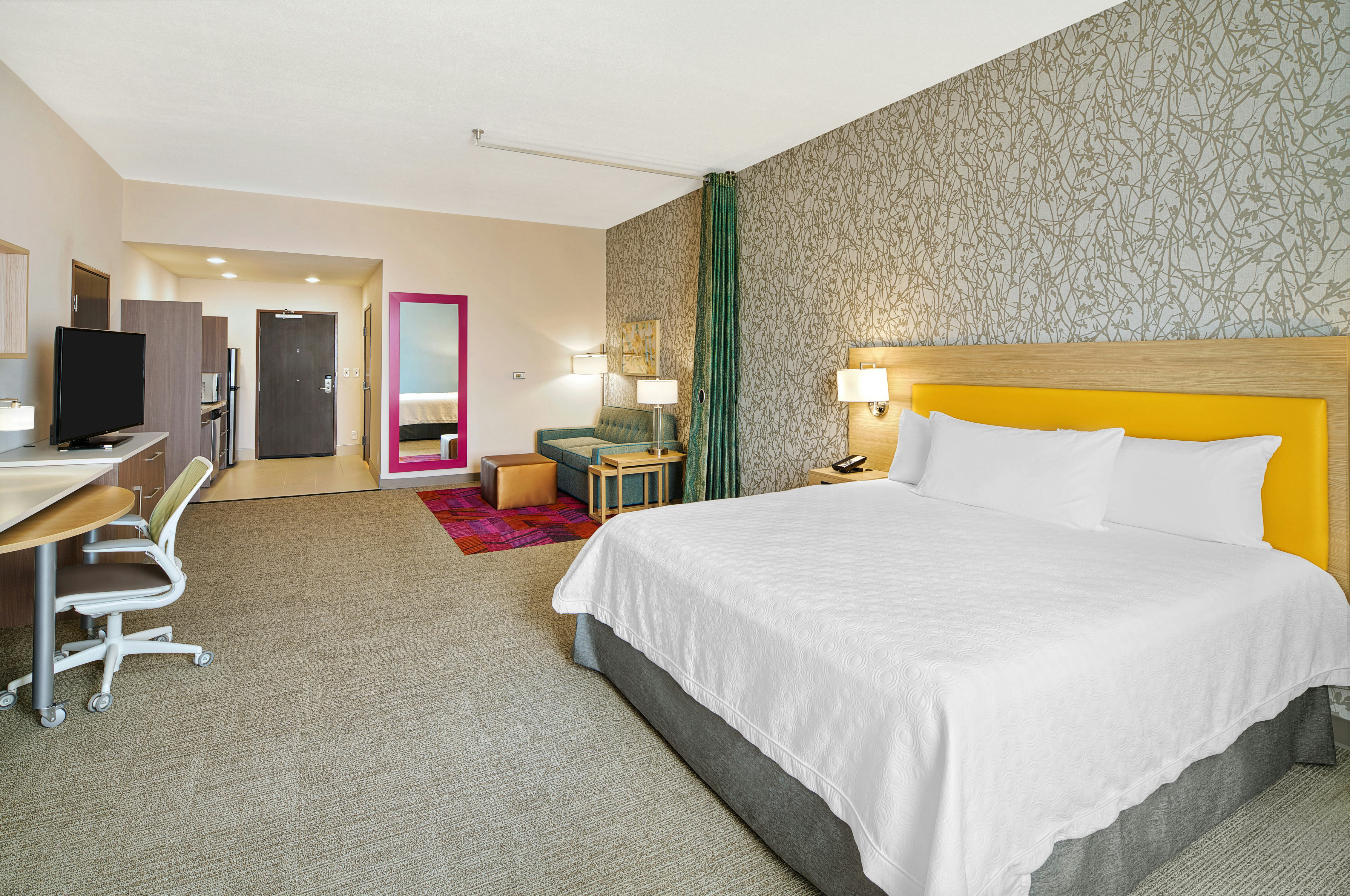 Studio, King Bed, Accessible