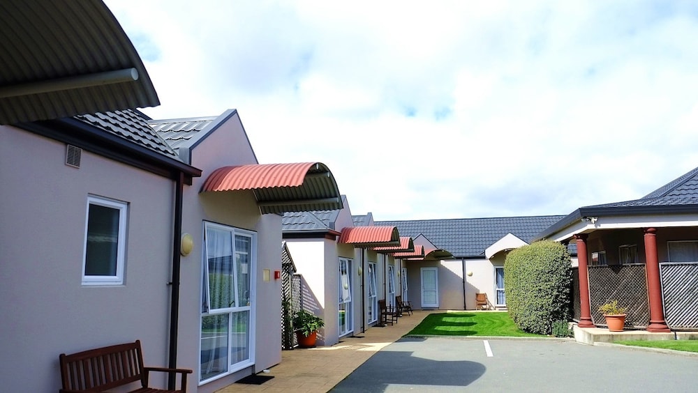 Airport Birches Motel 4/68