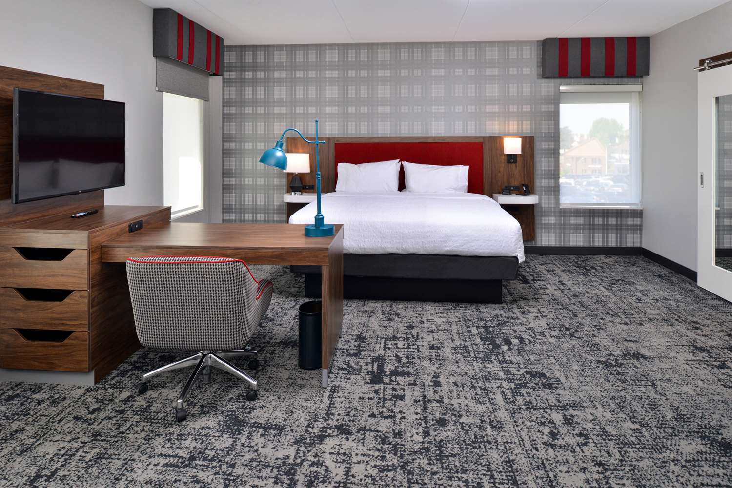 Hampton Inn & Suites Greensboro Downtown 8/25