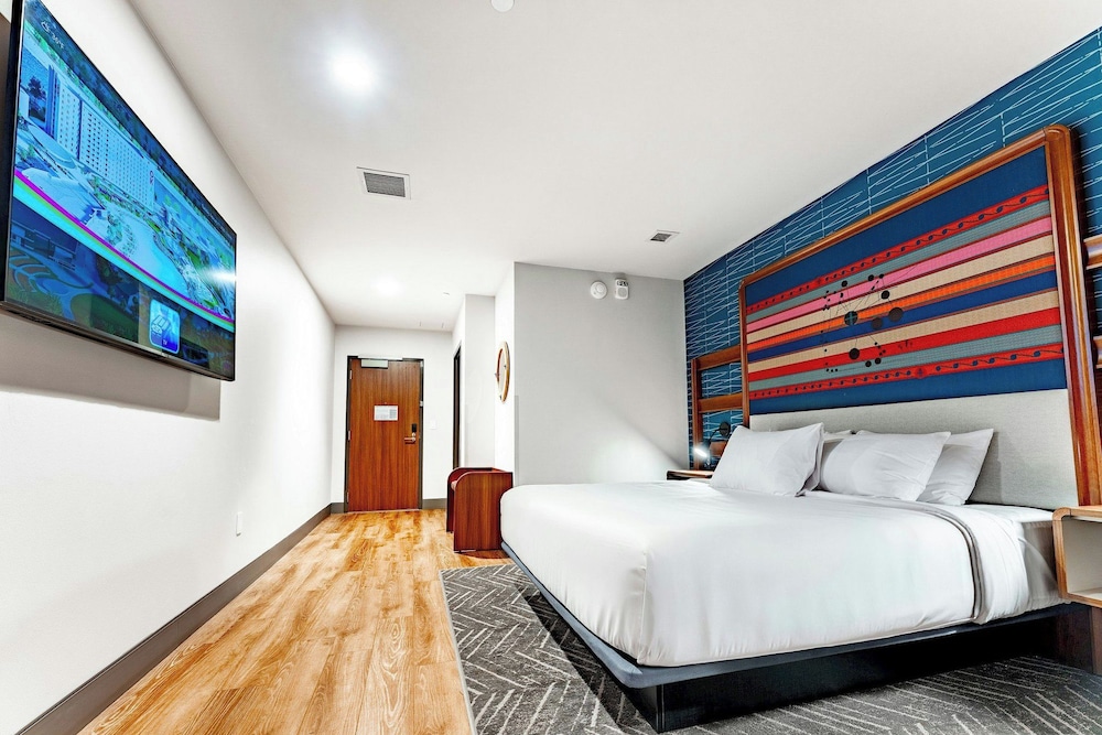 Family Suite, River, 1 King and 2 Queen Beds, Sofa