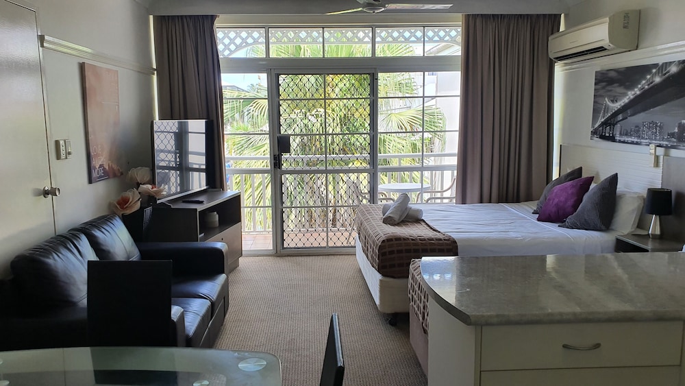 Reef Palms Motel Apartments 26/35