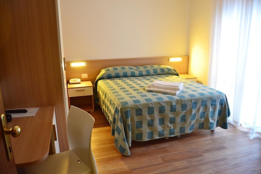 Hotel Midi 10/37