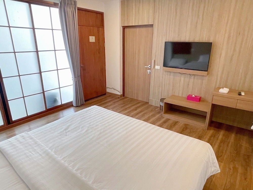 CONNECTING, KING BED