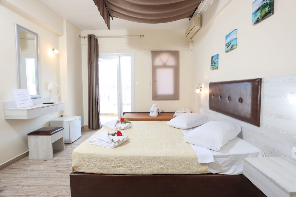 Summer Beach Hotel 12/46