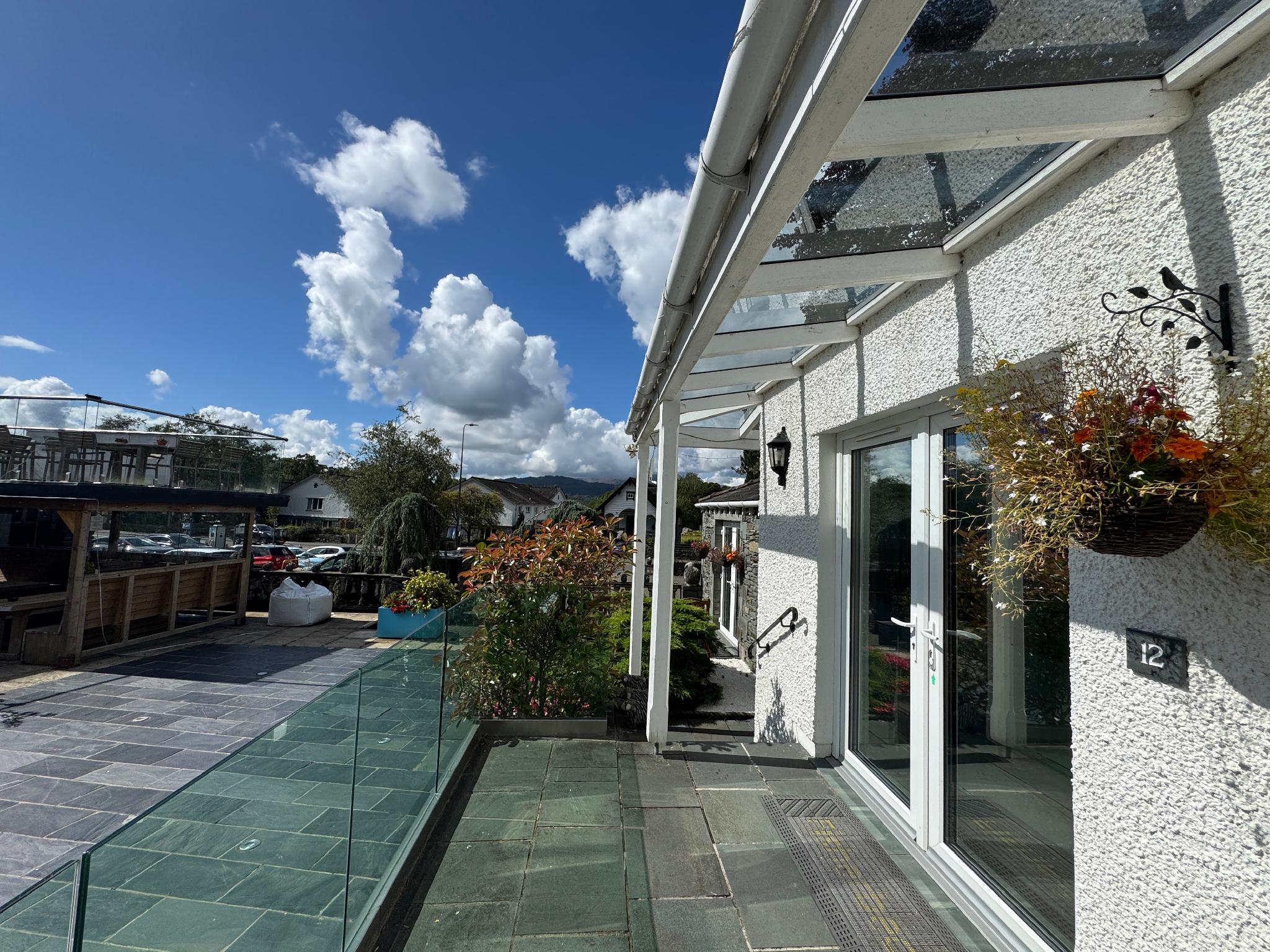 Waterhead Rooms & Suites - Parking and Light Breakfast 21/43