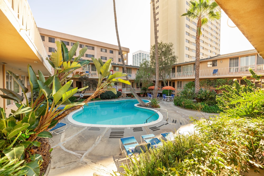 Cal Mar Hotel Suites 24/27