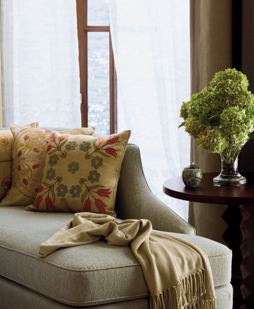 Four Seasons Hotel Istanbul at the Bosphorus 30/80