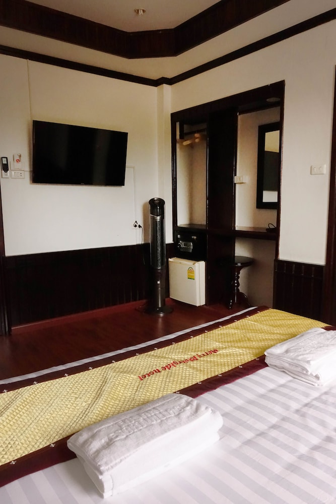 DELUXE, DOUBLE BED, RIVER VIEW