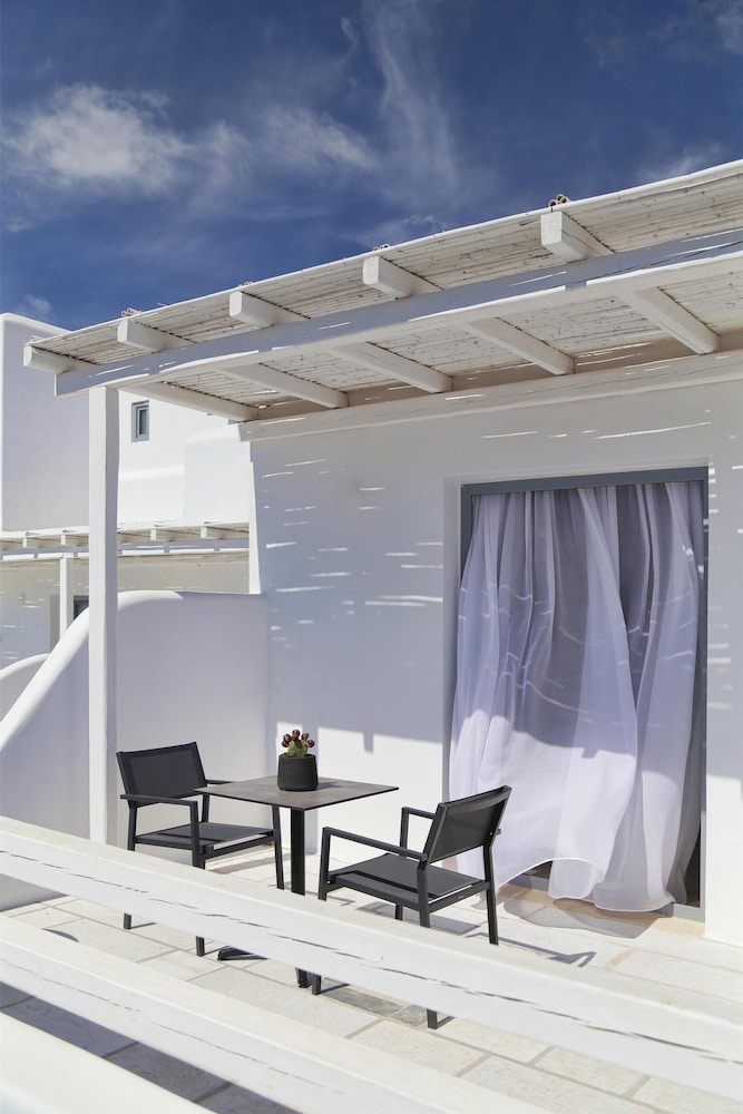 Livin Mykonos Boutique Hotel - Adults only 68/76