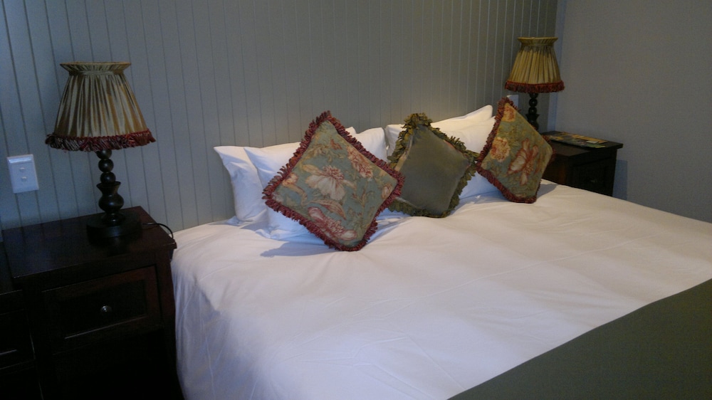 Frontier Inn 11/37