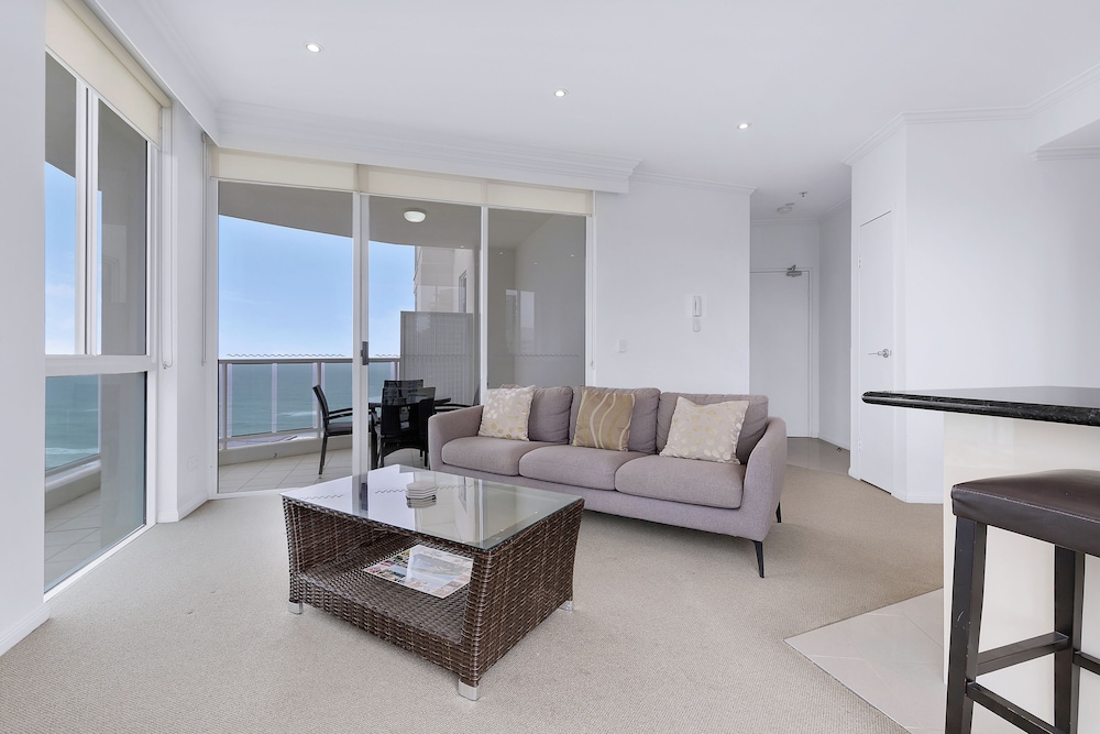 Pacific Views Resort 53/73