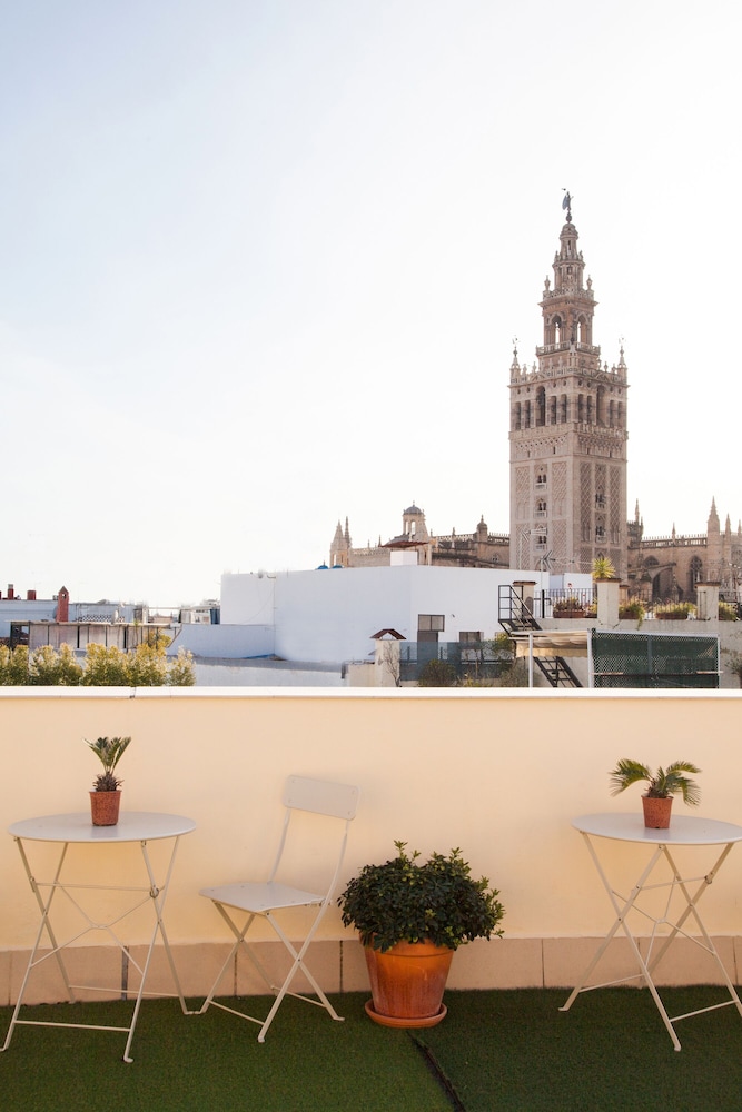 Q&Q Cathedral Suites Sevilla 39/50