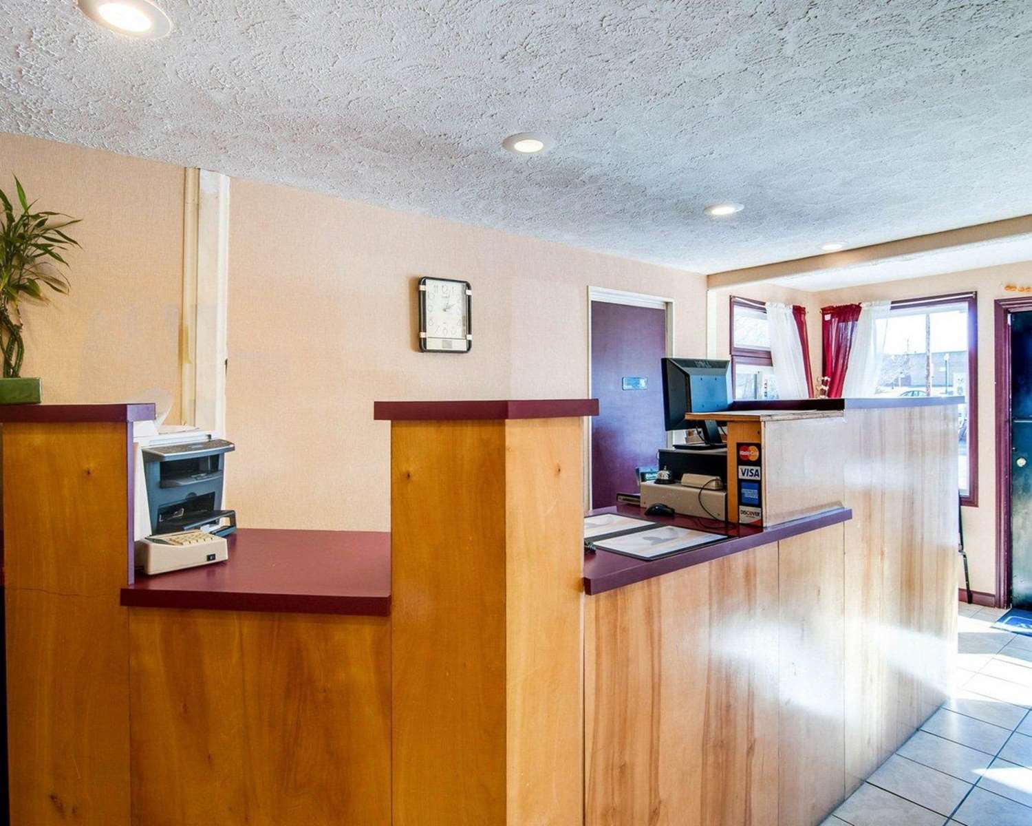 Econo Lodge Galax, VA 6/14