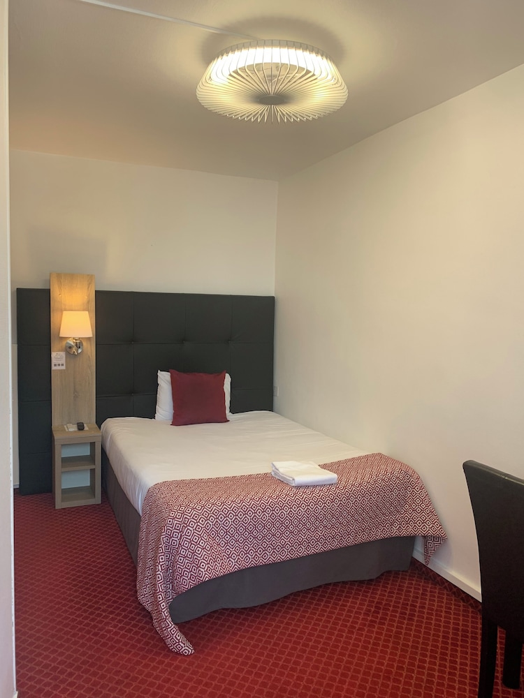 غرفة قياسية مفردة بسرير مزدوج، Brit Hotel Bleu Nuit 3/4