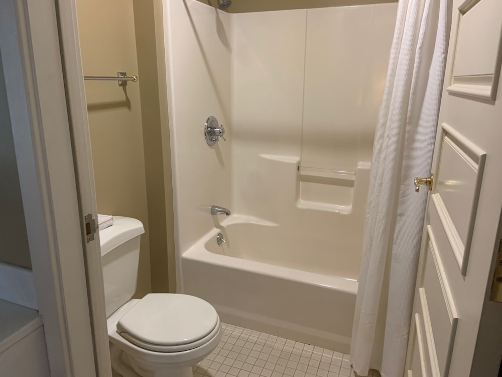The Bethel Inn Resort 8/68