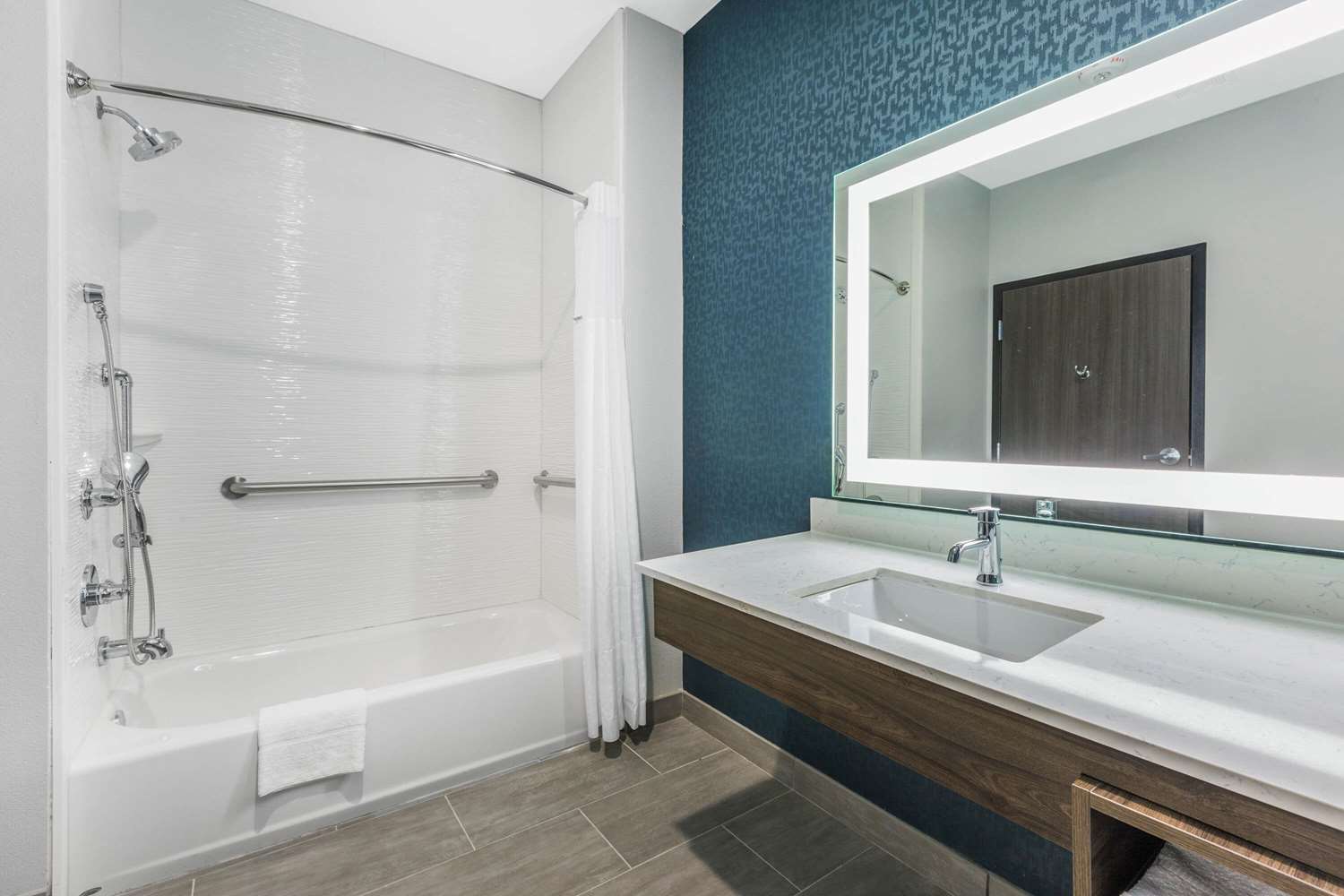 La Quinta Inn & Suites by Wyndham Galveston West Seawall 46/48