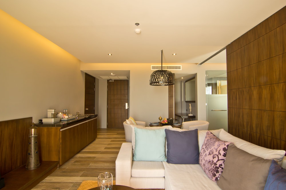 Le Coral Beach Resort And Cafe 44/79