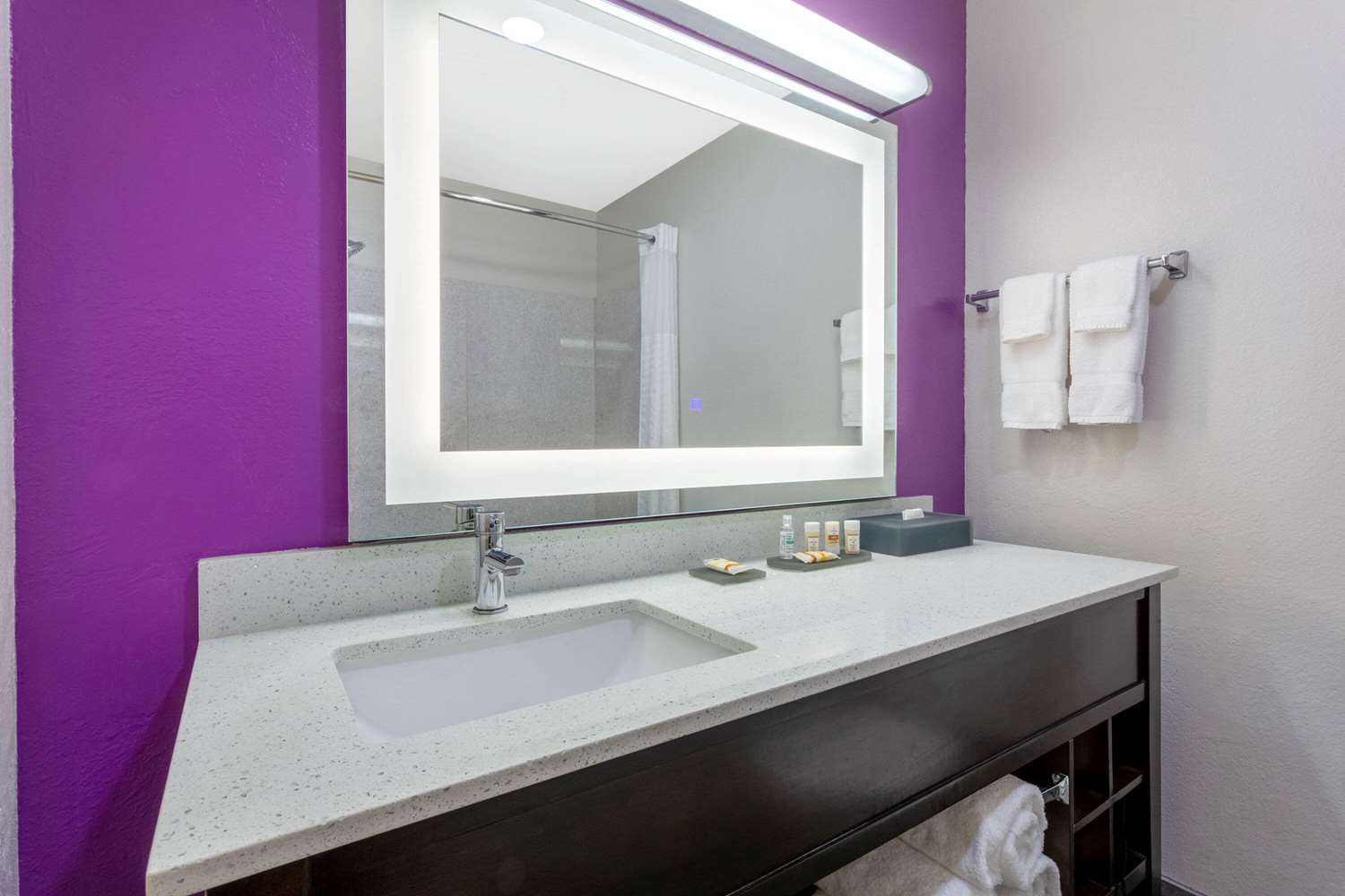 La Quinta Inn & Suites by Wyndham - Tampa South 26/27