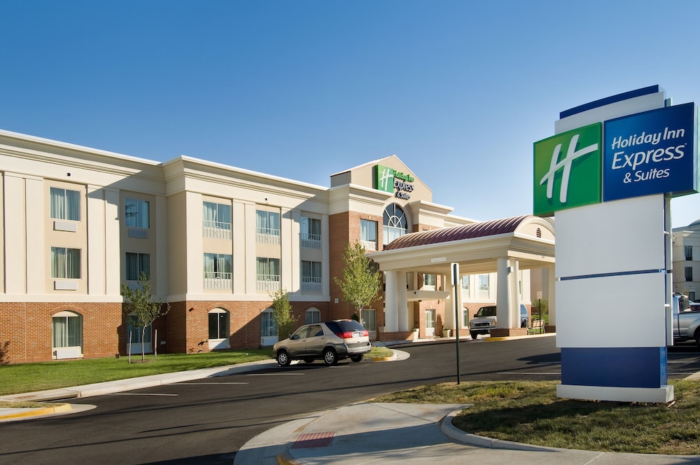 Holiday Inn Express Suites Alexandria Fort Belvoir 3/73