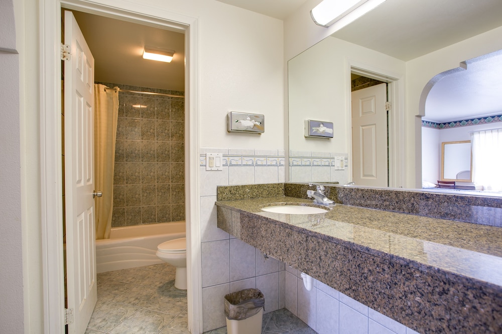 Best Whittier Inn 12/53