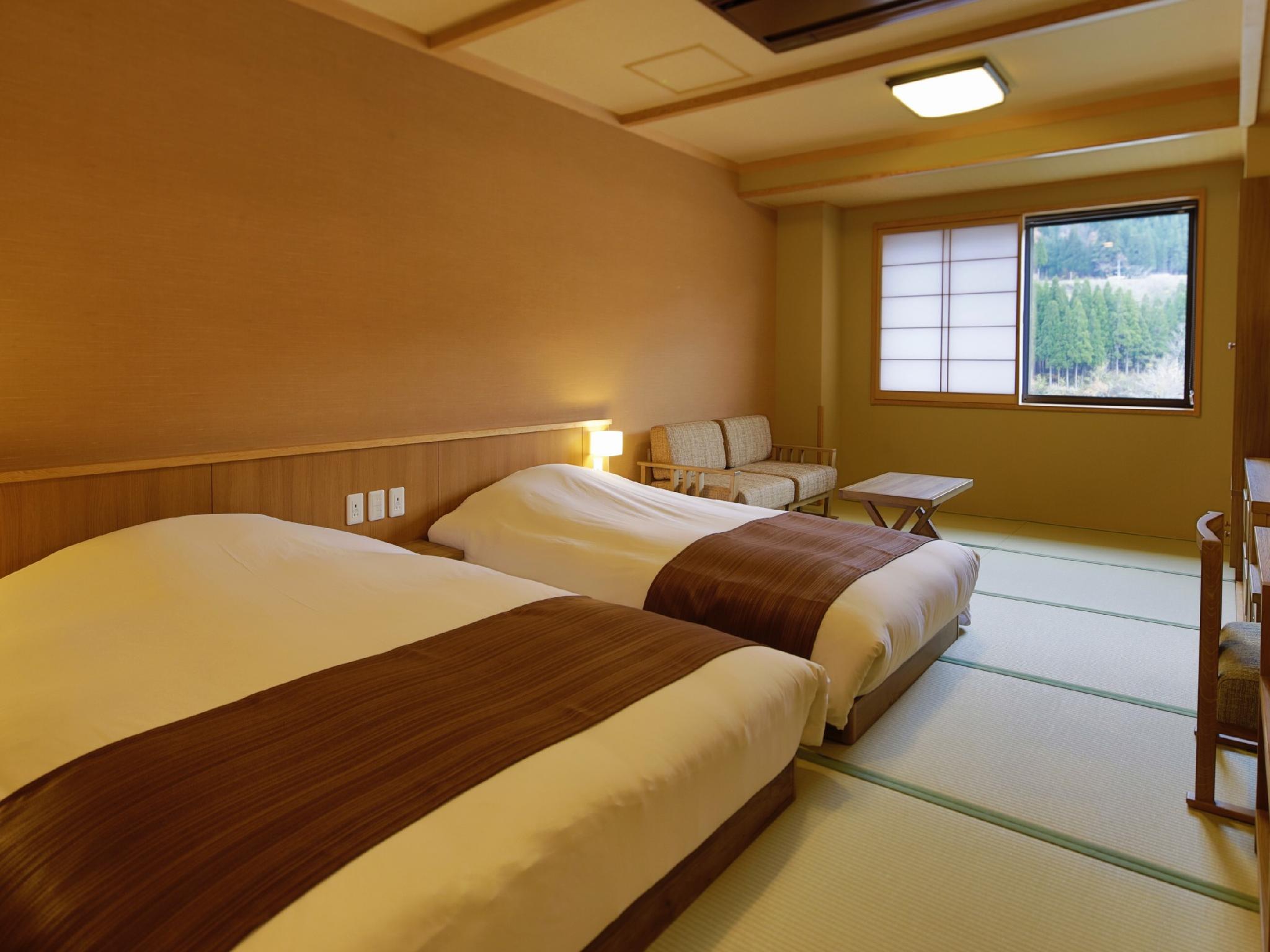 Japanese, Twin Beds