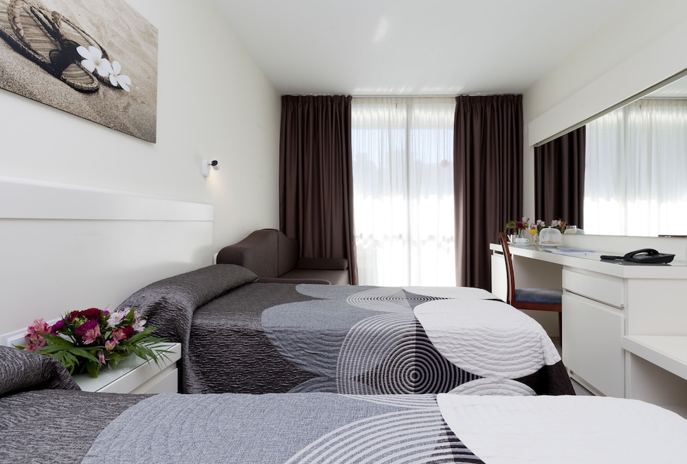 Marina Hotel 22/34