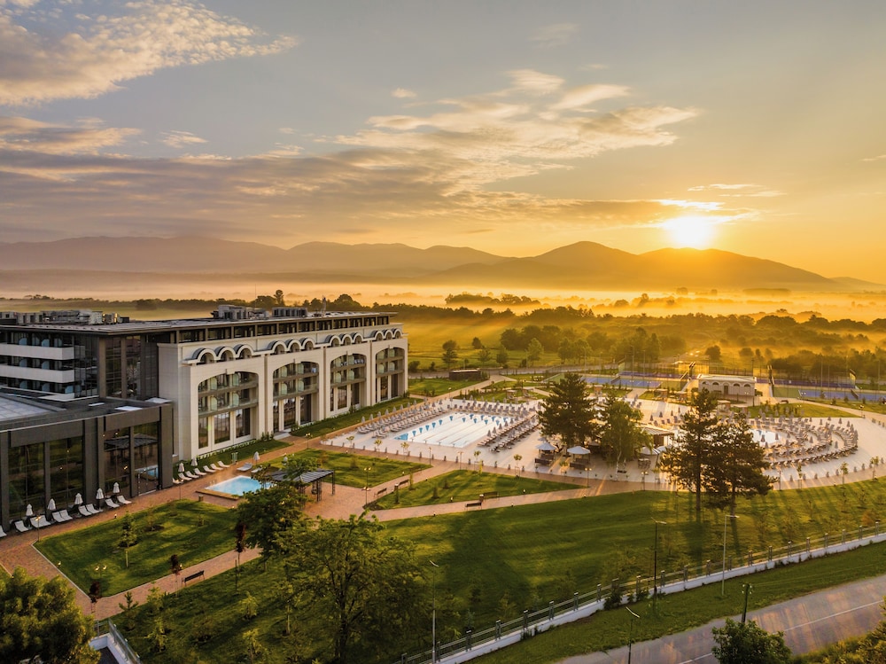 Kings' Valley Medical & Spa 46/50