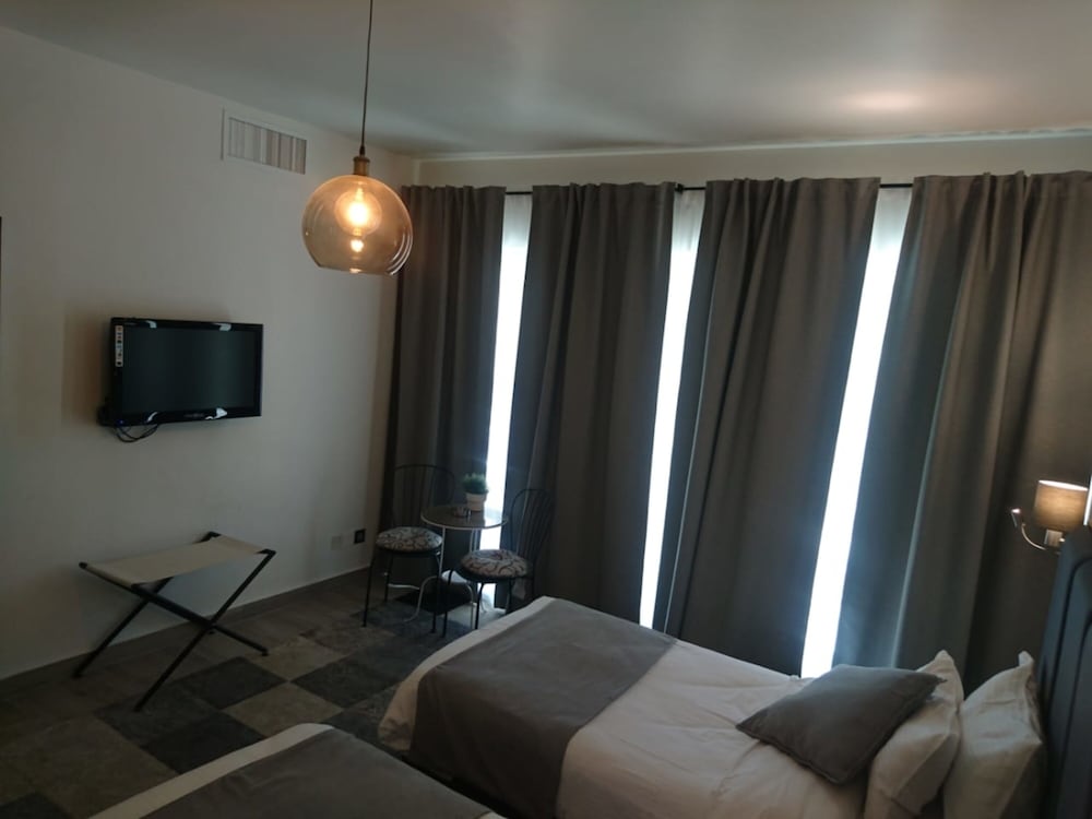 THE CONROY BOUTIQUE HOTEL 11/38