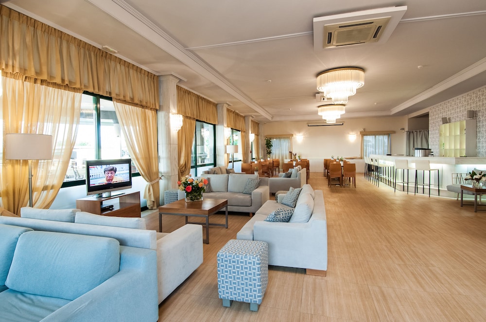Phoenix Beach Hotel 47/72