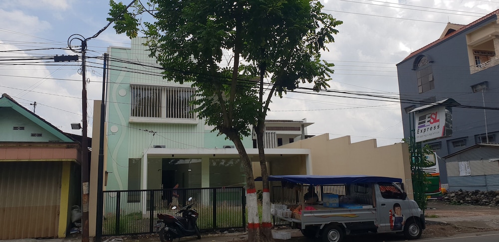 OYO 2753 Irma's Residence 36/44