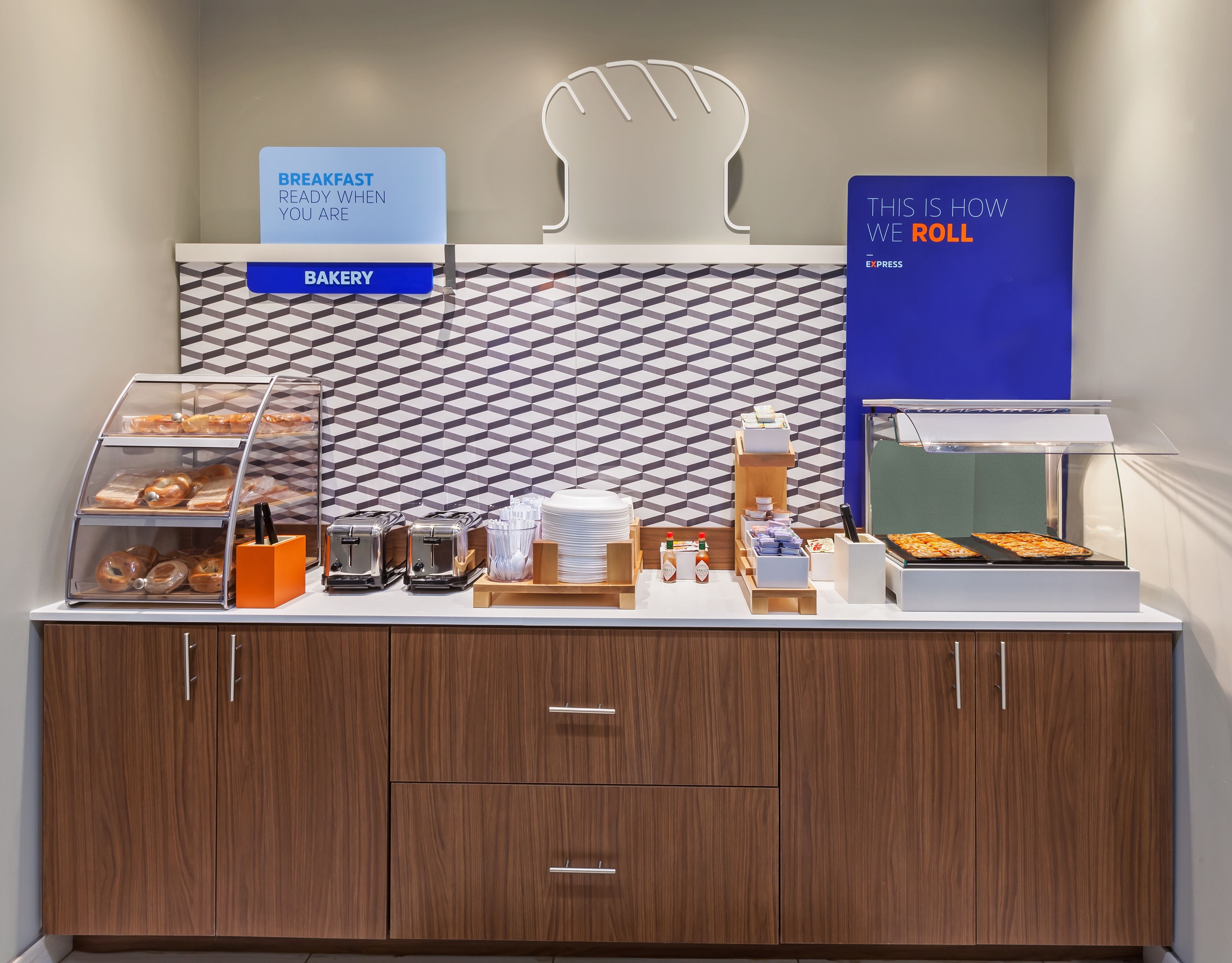 HOLIDAY INN EXPRESS & SUITES TULSA SOUTH - WOODLAND HILLS 55/62