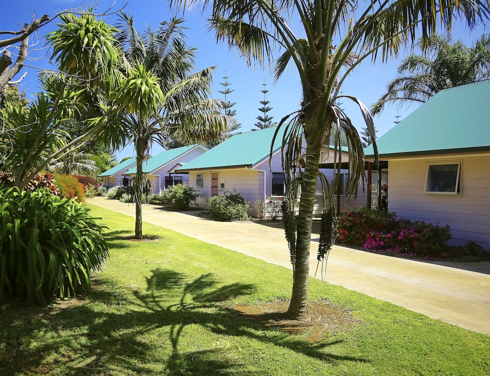 Poinciana Cottages 42/50