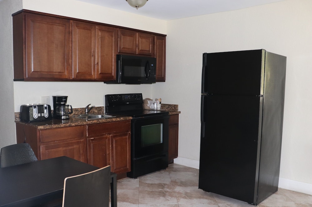 Curtis Inn & Suites 24/31