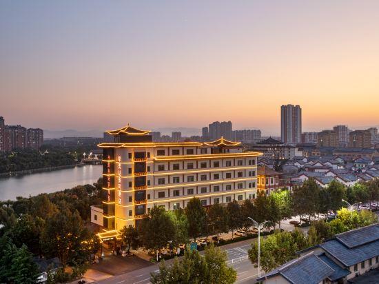 Ramada Encore by Wyndham Linqu Downtown 2/37