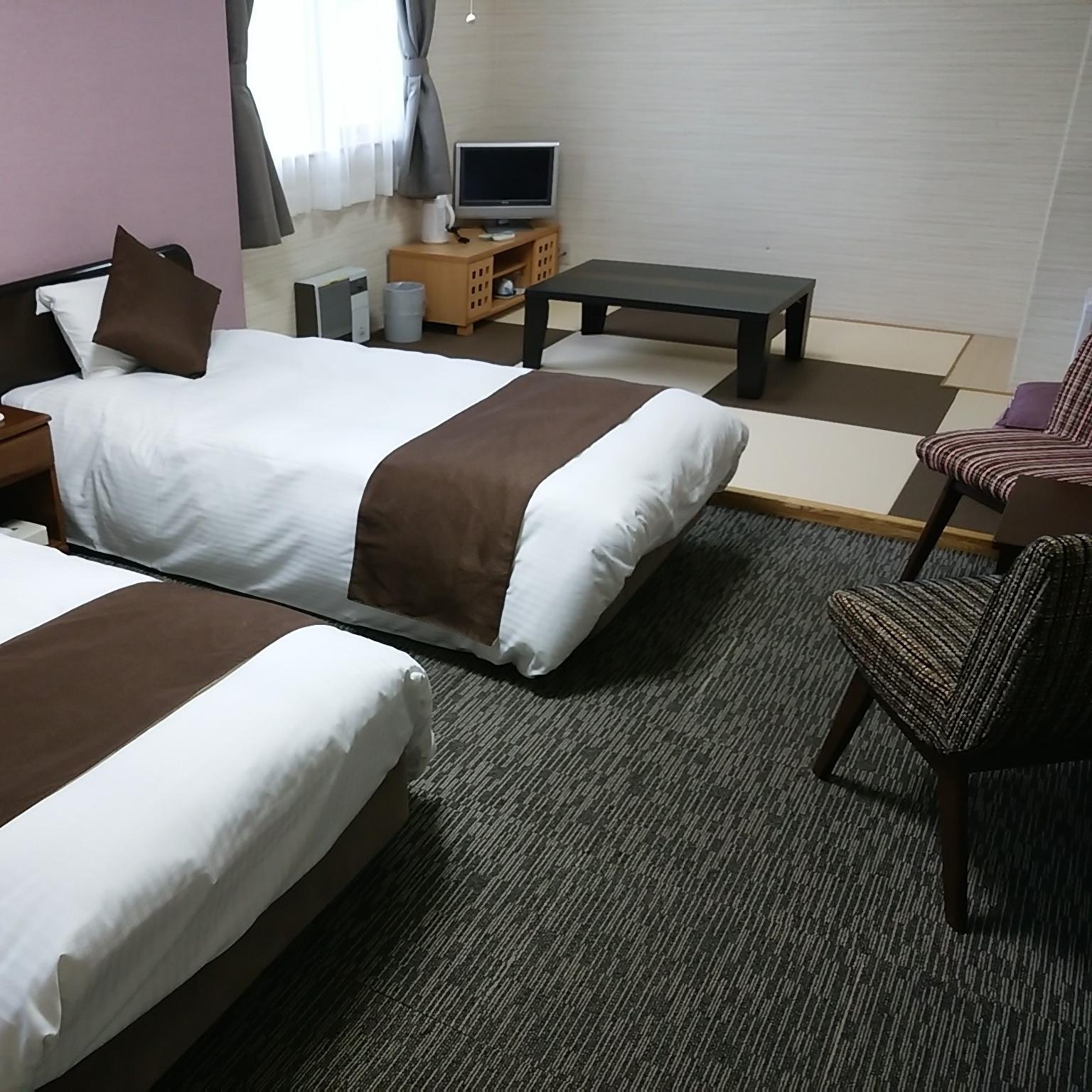 Semi Western, Twin Beds