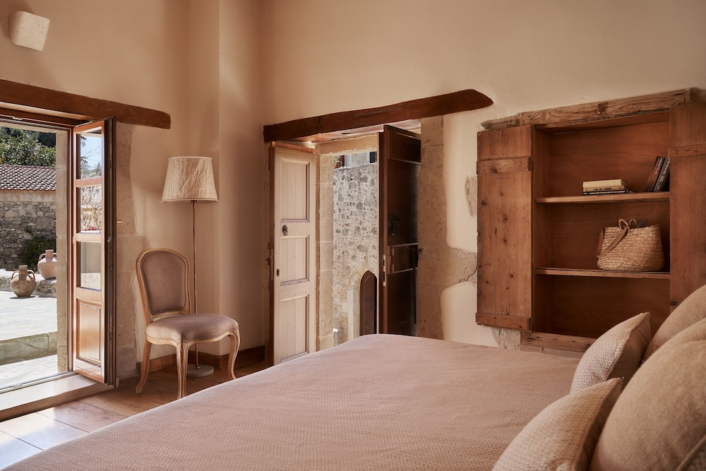 Classic, King Bed, Terrace