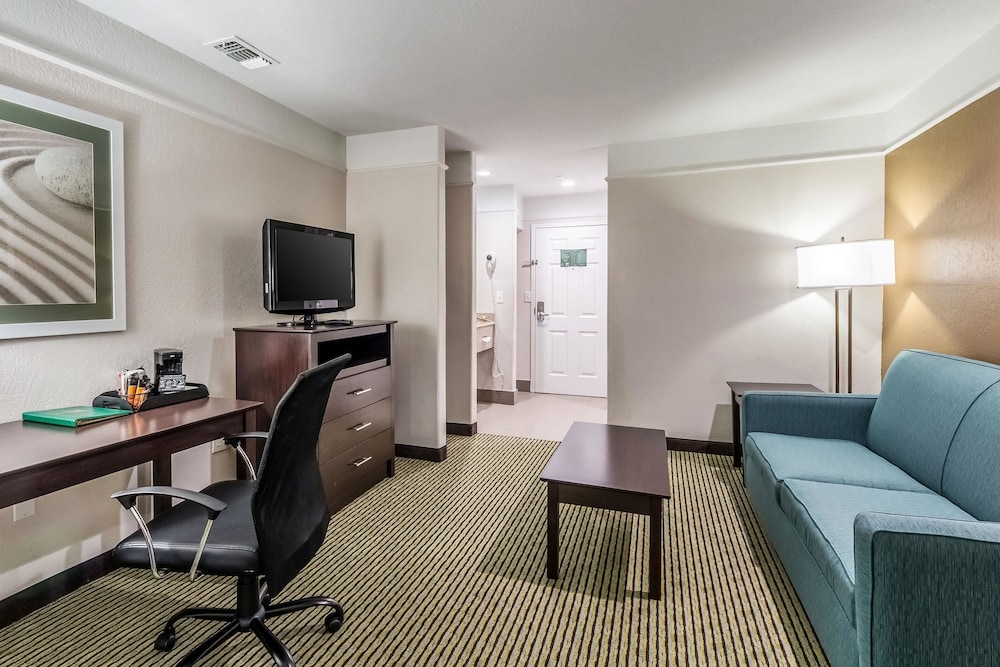 Quality Inn & Suites Seaworld North 32/42