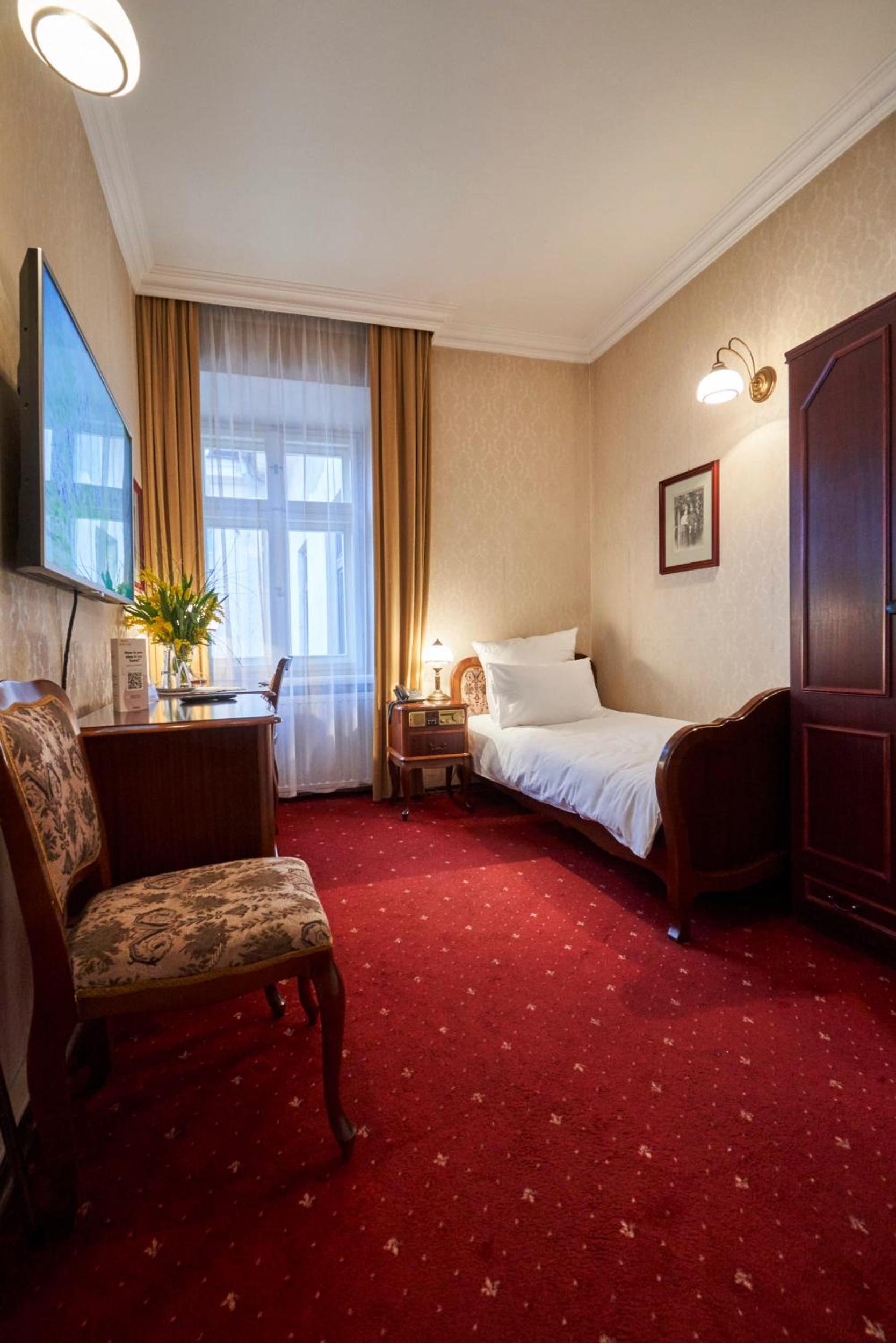 Room, Single