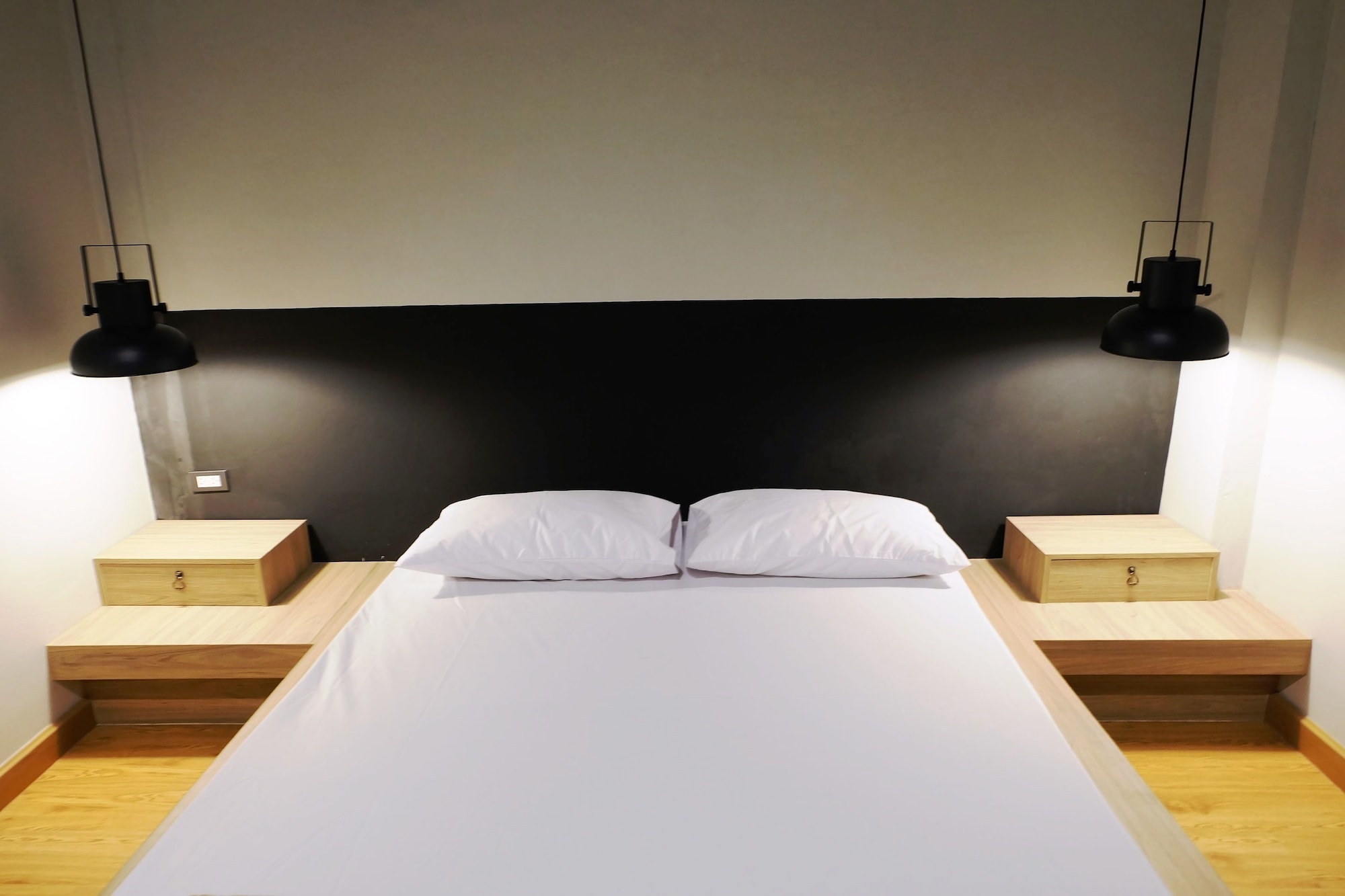 ROOM, DOUBLE BED