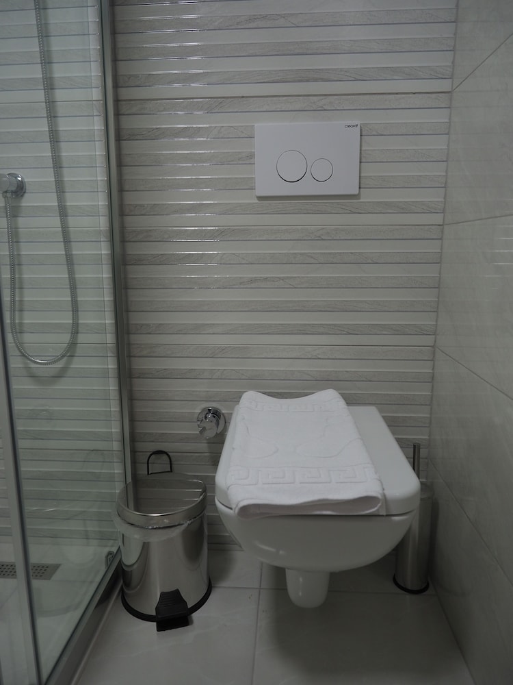 Zenia Otel 50/50