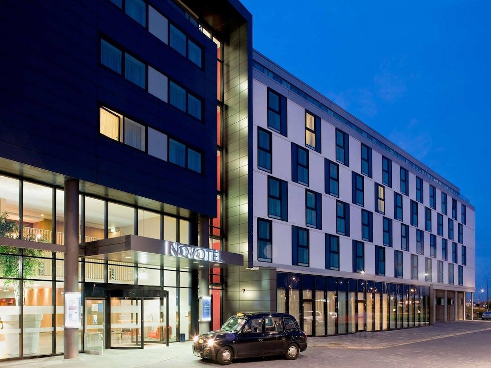NOVOTEL EDINBURGH PARK 67/71