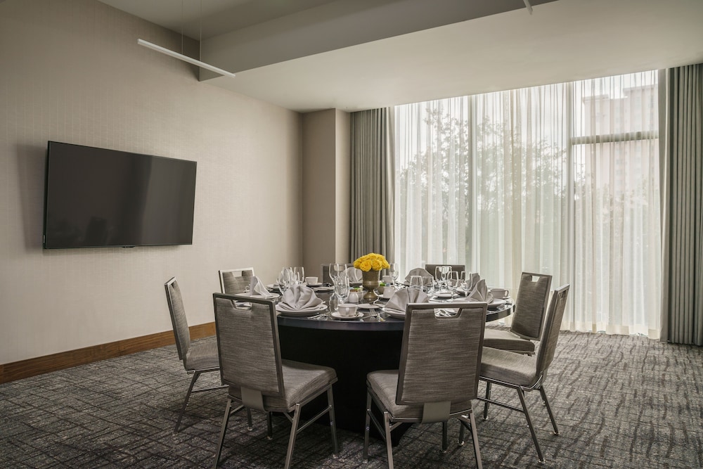 Hyatt Regency Houston/Galleria 62/74