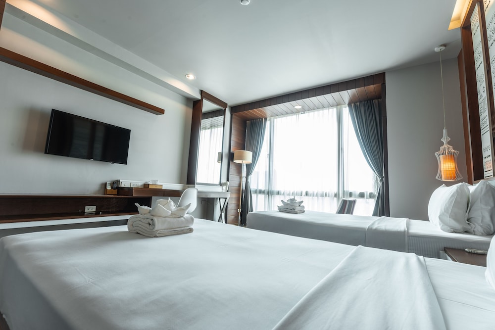 Grand Hotel Vientiane 11/60