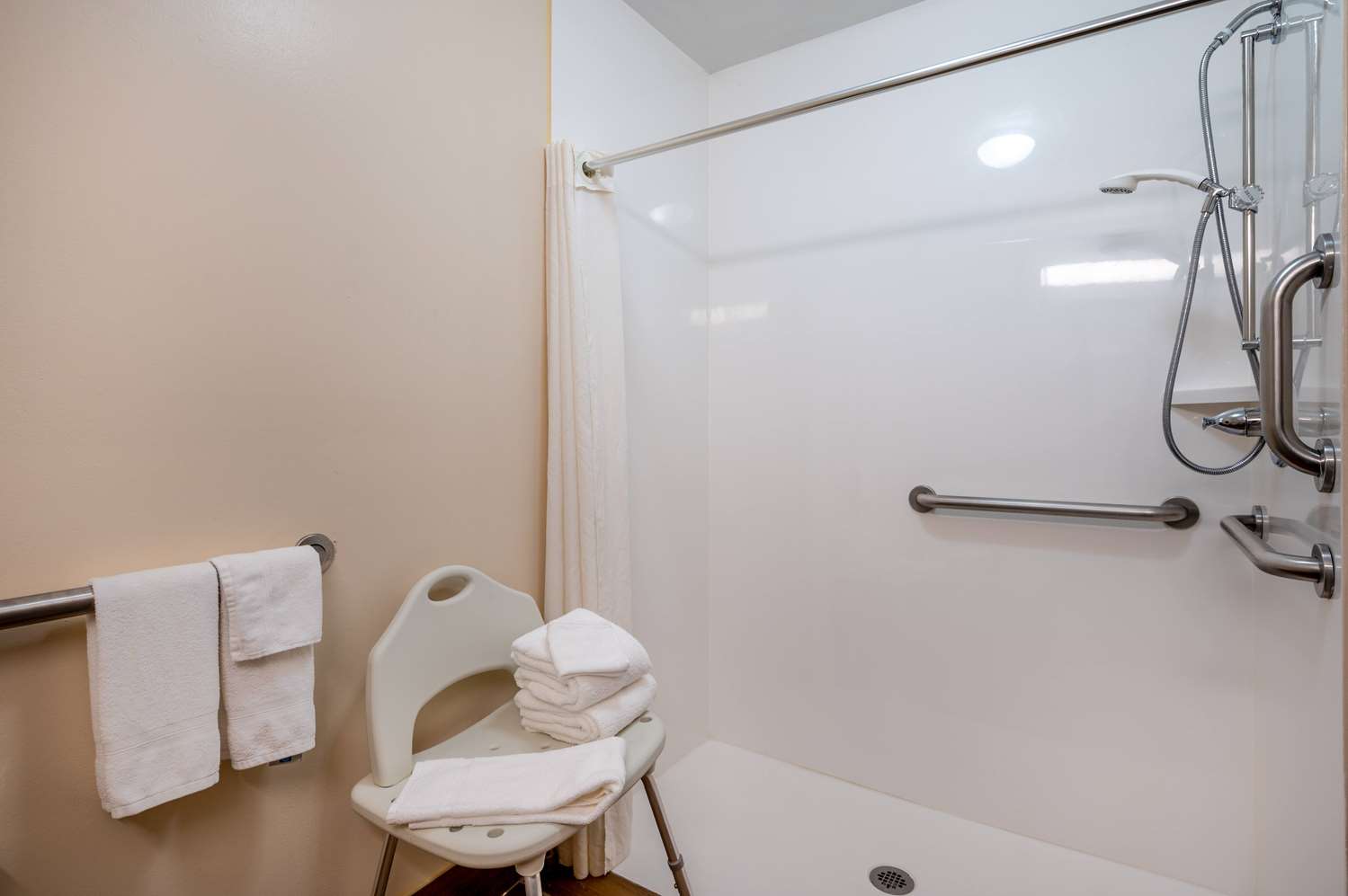 Super 8 By Wyndham Columbus West 14/24