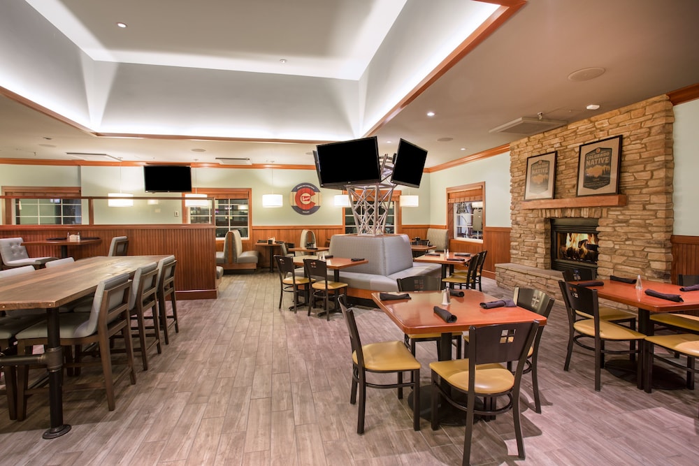 Holiday Inn Colorado Springs(Airport) 35/49