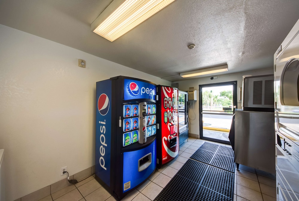 Motel6 Lakeland, FL 35/49