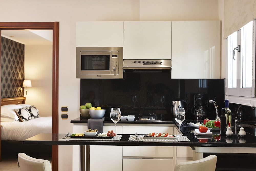Ava Hotel Suites 28/39