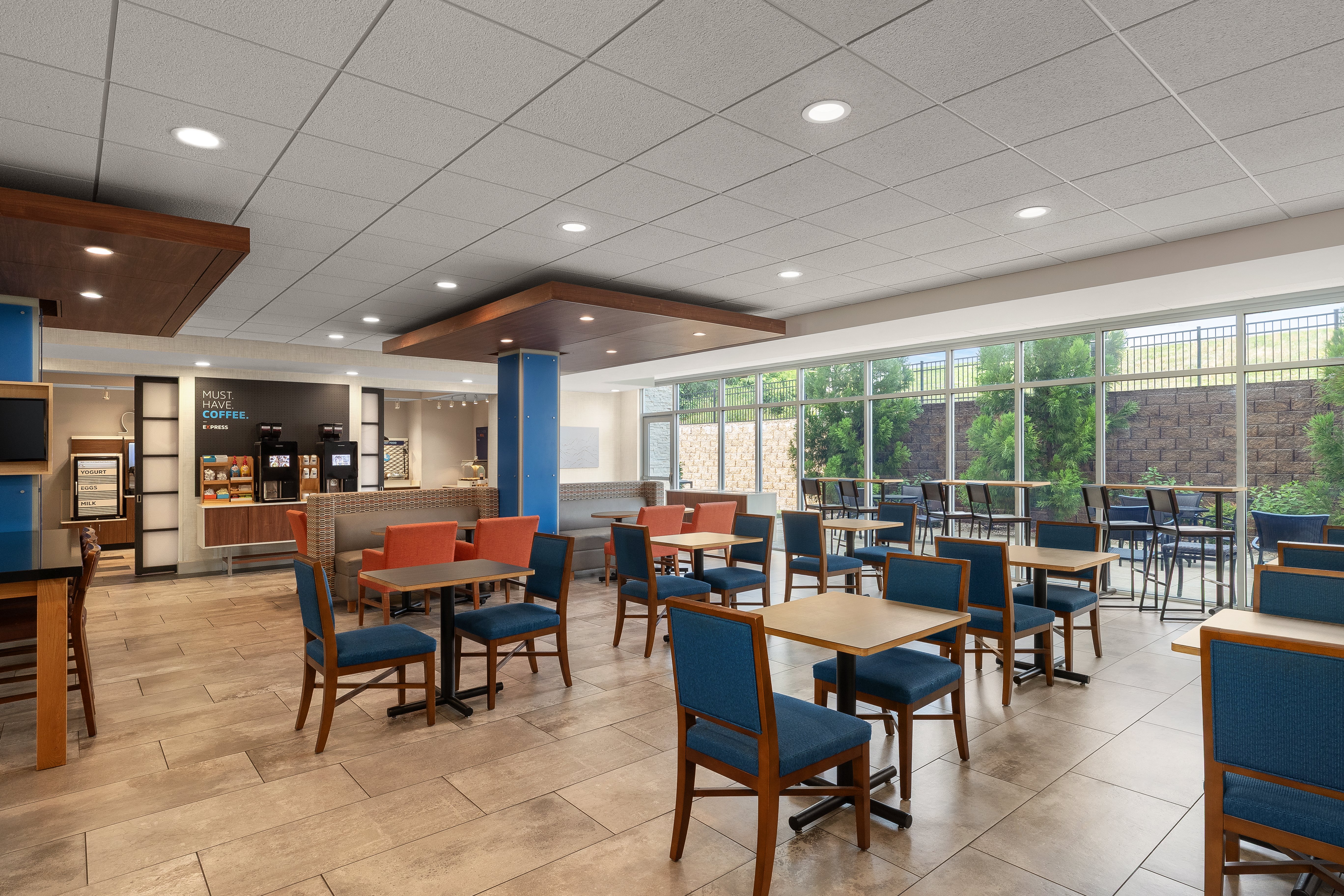 Holiday Inn Express Suites Staunton 49/75